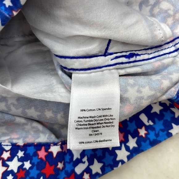 Vineyard Vines Red White and Whale Shorts Size 00 - Picture 4 of 9